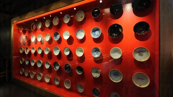 店內有一幅「丼」牆,氣勢不凡。
